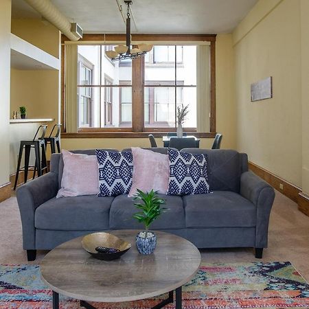 Frontdesk 2063 East 4Th Street Apts Downtown Cleveland Apartment Luaran gambar